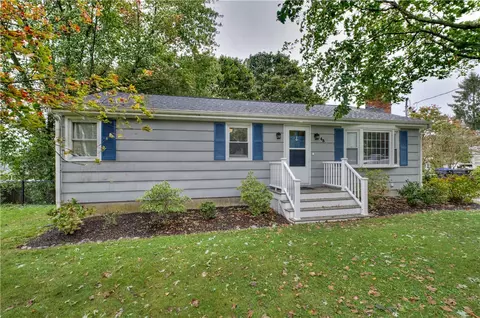 43 Viking Dr, Portsmouth, RI 02871