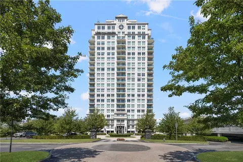 1 Tower Dr #302, Portsmouth, RI 02871