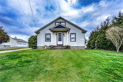 222 Peckham Ave, Middletown, RI 02842