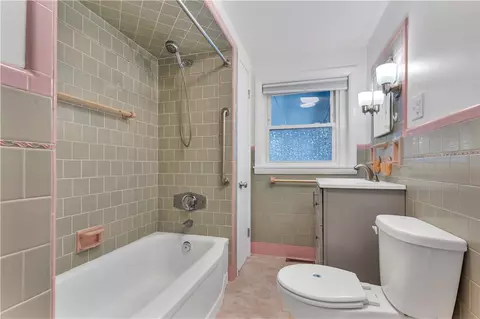 42 Armand Ave, Woonsocket, RI 02895 photo 18