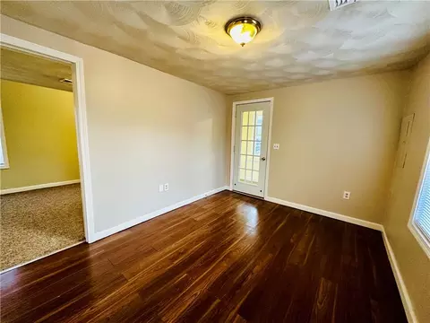 Living - 139 Ottawa Ave, Warwick, RI 02889 photo 2 of 4