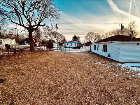 Exterior - 139 Ottawa Ave, Warwick, RI 02889 photo 4 of 14