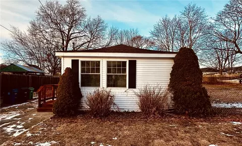 Exterior - 139 Ottawa Ave, Warwick, RI 02889 photo 2 of 14
