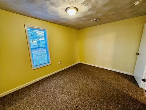 Bedroom - 139 Ottawa Ave, Warwick, RI 02889 photo 3 of 8