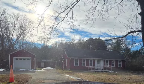 22 Oak St, Ashaway, RI 02804