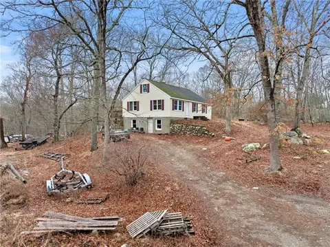 604 Stony Fort Rd, Saunderstown, RI 02874