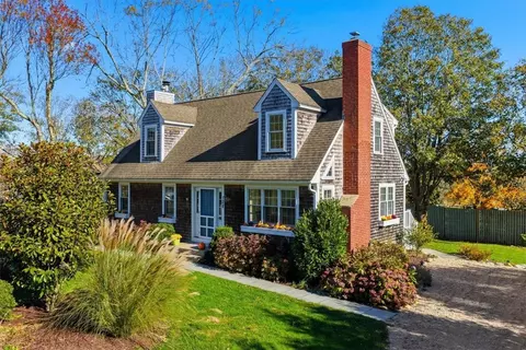 128 Maple Ave, Little Compton, RI 02837