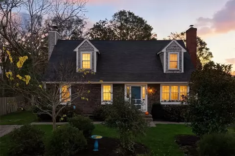 Exterior - 128 Maple Ave, Little Compton, RI 02837 photo 2 of 11