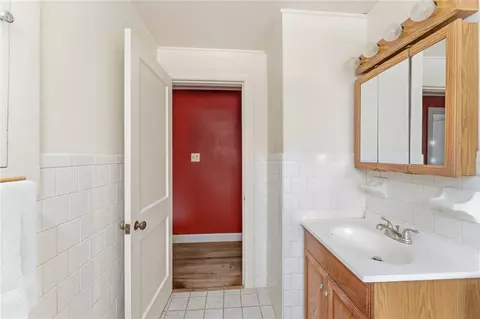 Bath - 92 Rockland Ave, Woonsocket, RI 02895 photo 4 of 4