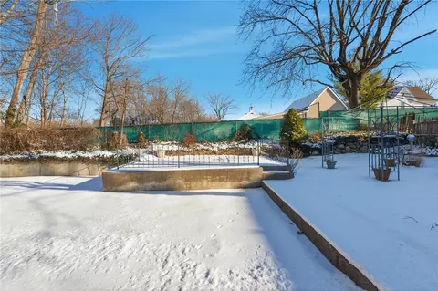 Exterior - 92 Rockland Ave, Woonsocket, RI 02895 photo 8 of 10