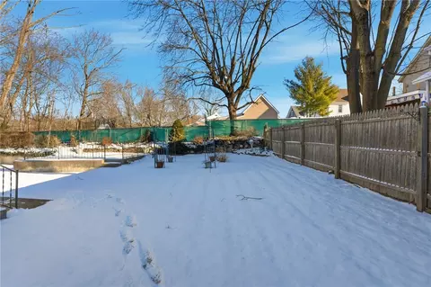 Exterior - 92 Rockland Ave, Woonsocket, RI 02895 photo 9 of 10
