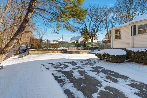 Exterior - 92 Rockland Ave, Woonsocket, RI 02895 photo 5 of 10