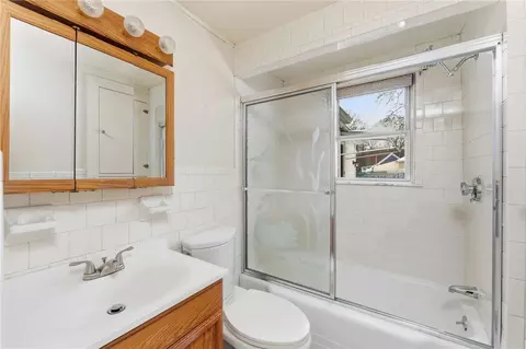 Bath - 92 Rockland Ave, Woonsocket, RI 02895 photo 1 of 4