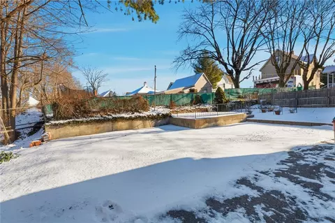 Exterior - 92 Rockland Ave, Woonsocket, RI 02895 photo 6 of 10