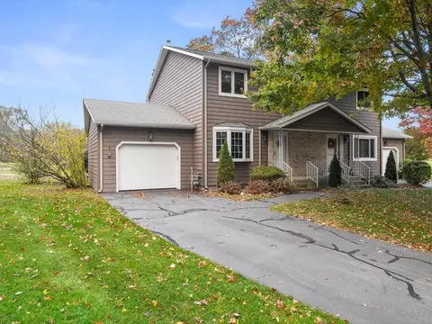 9 Caddy Rock Rd #A, North Kingstown, RI 02852