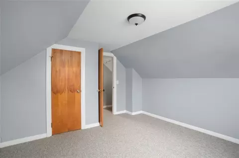 Bedroom - 77 Buttonwoods Ave, Warwick, RI 02886 photo 2 of 8