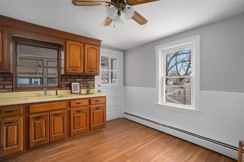 Entry Way - 77 Buttonwoods Ave, Warwick, RI 02886 photo 1 of 2