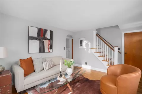 77 Buttonwoods Ave, Warwick, RI 02886