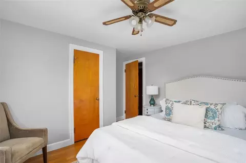 Bedroom - 77 Buttonwoods Ave, Warwick, RI 02886 photo 4 of 8