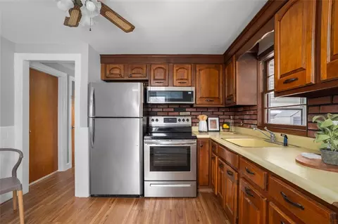 Kitchen - 77 Buttonwoods Ave, Warwick, RI 02886 photo 1 of 3