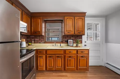 Kitchen - 77 Buttonwoods Ave, Warwick, RI 02886 photo 3 of 3
