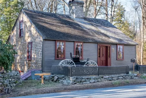 1724 South Rd, South Kingstown, RI 02879