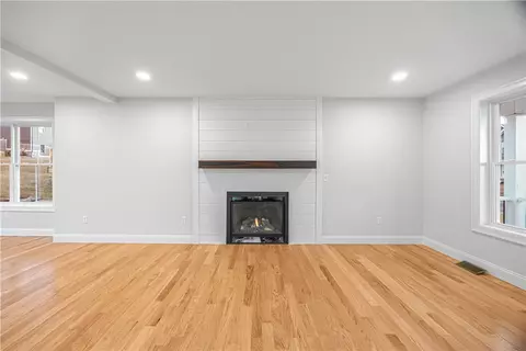 178 St Louis Ave, Woonsocket, RI 02895 photo 5
