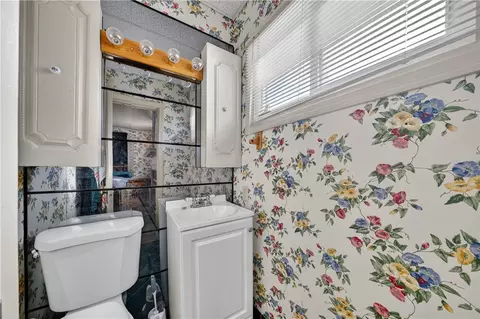 Bath - 499 Hanover St, Fall River, MA 02720 photo 2 of 4