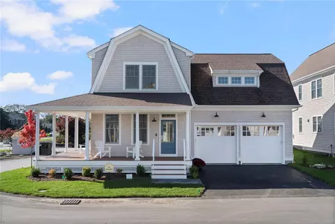 4 Lookout Ln, Portsmouth, RI 02871