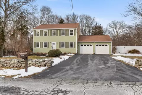 20 Christopher Ave, Tiverton, RI 02878
