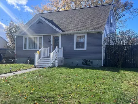 35 Welfare Ave, Warwick, RI 02888