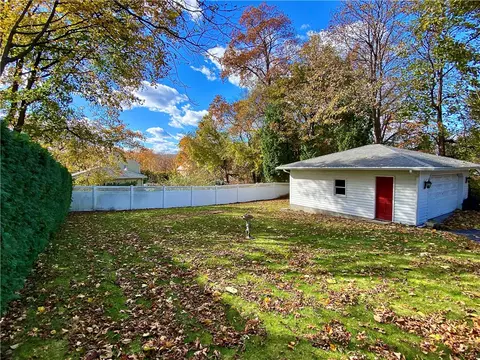 308 Harris Ave, Woonsocket, RI 02895 photo 4
