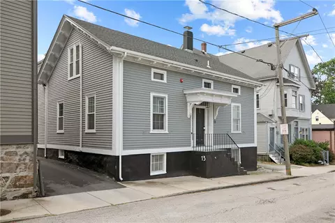 13 Sherman St, Newport, RI 02840