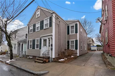 35 Church St, Warren, RI 02885