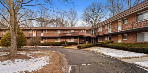 72 W Shore Rd #2, Warwick, RI 02889