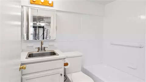 Bath - 72 W Shore Rd #2, Warwick, RI 02889 photo 1 of 1