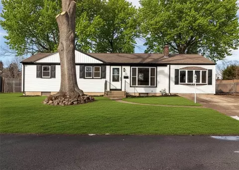 105 Hornet Rd, North Kingstown, RI 02852
