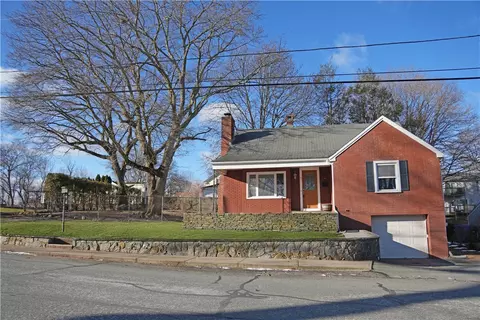 41 Pawtuxet Ter, West Warwick, RI 02893