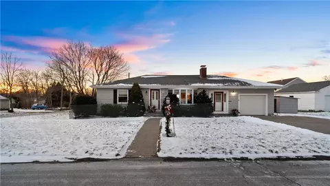 29 Robert St, Tiverton, RI 02878