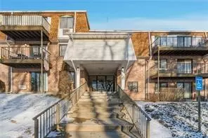 752 Quaker Ln #A314, East Greenwich, RI 02818