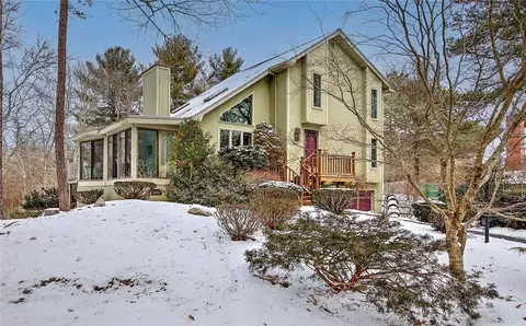41 Riverview Dr, Westport, MA 02790