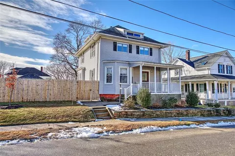46 Highland St, Cranston, RI 02920