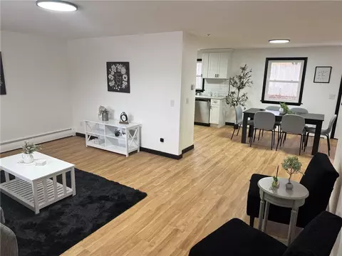17 Meadow Rd, Hope, RI 02831