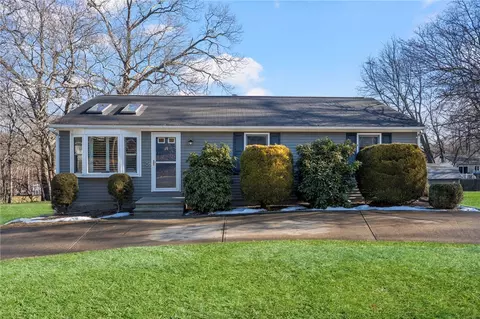 1 Roblyn Dr, Johnston, RI 02919