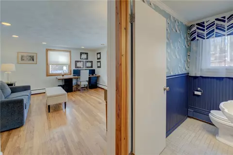 Entry Way - 219 Brian Dr, Warwick, RI 02886 photo 2 of 4