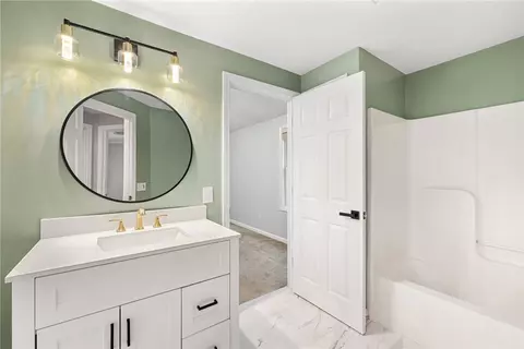 Bath - 143 Morse Ave, Warwick, RI 02886 photo 2 of 5