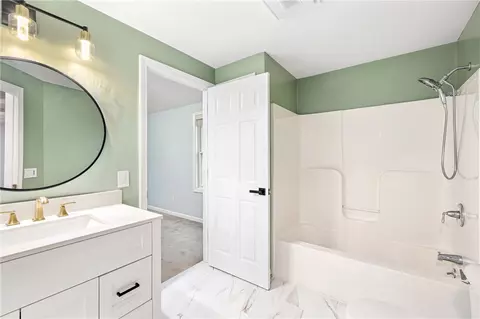 Bath - 143 Morse Ave, Warwick, RI 02886 photo 4 of 5