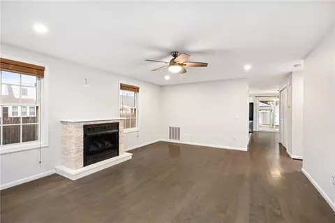 Living - 143 Morse Ave, Warwick, RI 02886 photo 2 of 5