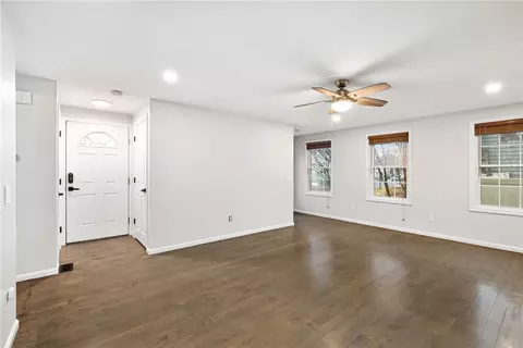 Living - 143 Morse Ave, Warwick, RI 02886 photo 4 of 5