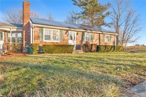 233 Turnpike Ave, Portsmouth, RI 02871